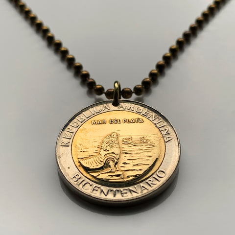 2010 Argentina 1 Peso coin pendant Monumento al Lobo Marino Mar del Plata La Lobería Grande Rambla Casino Central Plazoleta Armada Bulevar Marítimo Ciudad Feliz Buenos Aires Patricio Peralta Ramos los Trabajadores Martínez de Hoz Félix Camet n003659