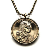 USA Dollar coin pendant Sacagawea Lemhi Shoshone native American Indian Agaidika Lewis & Clark expedition Fort Washakie Nevada Akaitikka Idaho Louisiana Salmon Eater North Dakota Missouri Rocky Mountains Wyoming Sakakawea Lemhi Pass Montana n003208