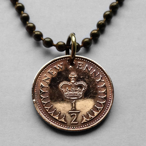 1971 England United Kingdom Great Britain 1/2 New Penny coin pendant English House of Tudor crown London Manchester Birmingham Leeds Sheffield Yorkshire Liverpool Southampton Nottingham Newcastle Coventry Bristol Leicester n000552