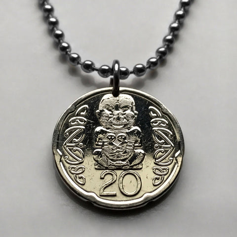 2006 New Zealand 20 Cents coin pendant Pukaki Maori carving Ngāti Whakaue iwi tribe chief Te Arawa Toi whakairo Wellington Hamilton Auckland Christchurch North South Island Te Waipounamu Marae Koruru haka dance kiwi Hawaiki Polynesia Te Reo n002150