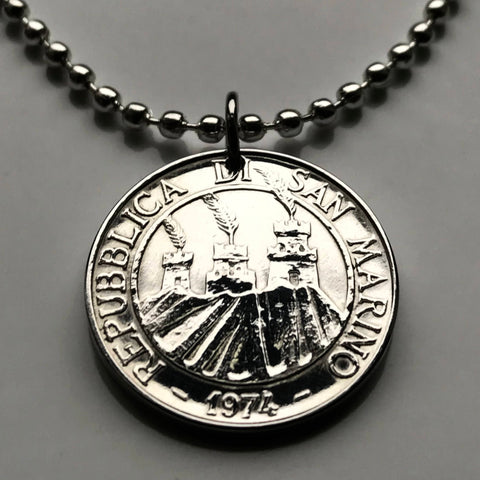 1974 San Marino Italy 10 Lire coin pendant necklace jewelry Monte Titano 3 towers Italian Città Saint Marinus Palazzo Pubblico Piazza della Libertà n002366