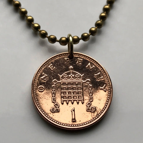 1976 United Kingdom Penny coin pendant portcullis England Leeds Amberley Hever Castle Westminster Palace Monk Bar York Edinburg Bury n000883