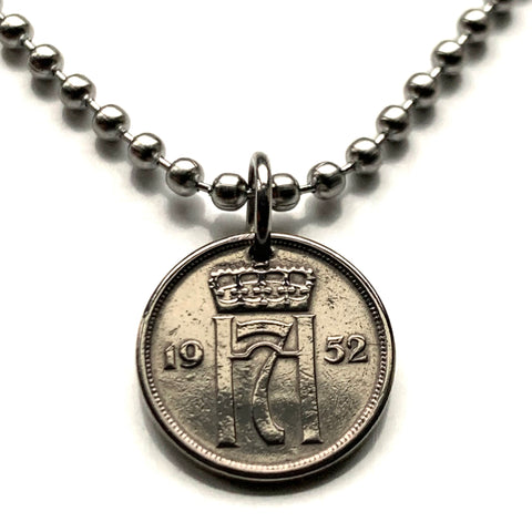 1952 Norway Norge 10 Ore coin pendant necklace Norwegian crown letter H number 7 Oslo Bergen Stavanger Sandnes Trondheim Drammen Bokmal Nynorsk Viken Vestland Rogaland Alesund Geirangerfjord Fredrikstad Bodø Norse Nordic Scandinavia Vikings n002194