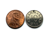 Dinamarca Danmark 10 Ore moneda colgante collar joyería inicial M Corona danesa Danes Copenhague Aarhus Odense Aalborg Zelanda Fionia Feroe Amalienborg Langelinie muelle Escandinavia Nórdico nórdico Danskere Viking n000158