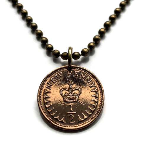 1971 England United Kingdom Great Britain 1/2 New Penny coin pendant English House of Tudor crown London Manchester Birmingham Leeds Sheffield Yorkshire Liverpool Southampton Nottingham Newcastle Coventry Bristol Leicester n000552
