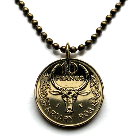 1970 Madagascar 10 Francs coin pendant Zebu bull ox horns Antananarivo African island Malagasy Analamazoatra Reserve wildlife tourism n003911