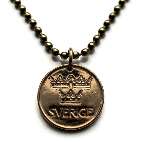 1973 Sweden Sverige 5 Ore coin pendant necklace Tre Kroner Swedish 3 crowns Stockholm Malmo Orebro Uppsala Linkoping Svear Svealand Swedes Gotaland Norrland Goteborg Scandinavia Nordic Vasteras Helsingborg Norrkoping Scania Vikings Norsemen Sami n000418