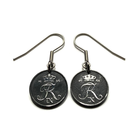 Denmark Danmark 1 Ore coin earrings Danish crown initial R Copenhagen Aarhus Odense Aalborg Esbjerg Danes Randers Kolding Horsens Funen Jutland Viking Scandinavia Nordic Roskilde Syddanmark Aabenraa Hillerød Zealand Vendsyssel Faroese Amager e000571