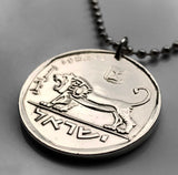 1979 Israel 5 Lirot Münze Anhänger Halskette Schmuck jüdischer Löwe von Juda Siegel des Shema Jerobeam Jerusalem Tel Aviv Menora Hebräisch Haifa Rishon LeZion Petah Tikva Jiddisch Bar Kochba Yehudim Nazareth Davidstern n002169