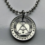 Ostdeutschland Deutschland 10 Pfennig Münzanhänger Halskette Schmuck Berliner Mauer Leipzig Dresden Ampelmann Meck-Pomm Chemnitz Magdeburg Rostock Halle Erfurt Potsdam Schwerin Sowjetisches sozialistisches kommunistisches Sachsen n002380