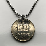 Norway Norge Noreg 1 Krone coin pendant necklace jewelry Norwegian crown Oslo Bergen Nynorsk Bokmål Stavanger Sandnes Nordic Scandinavian king queen Lillehammer Drammen Fredrikstad/Sarpsborg Hordaland Sami Norsemen Viking Trondheim Den norske løve n000173